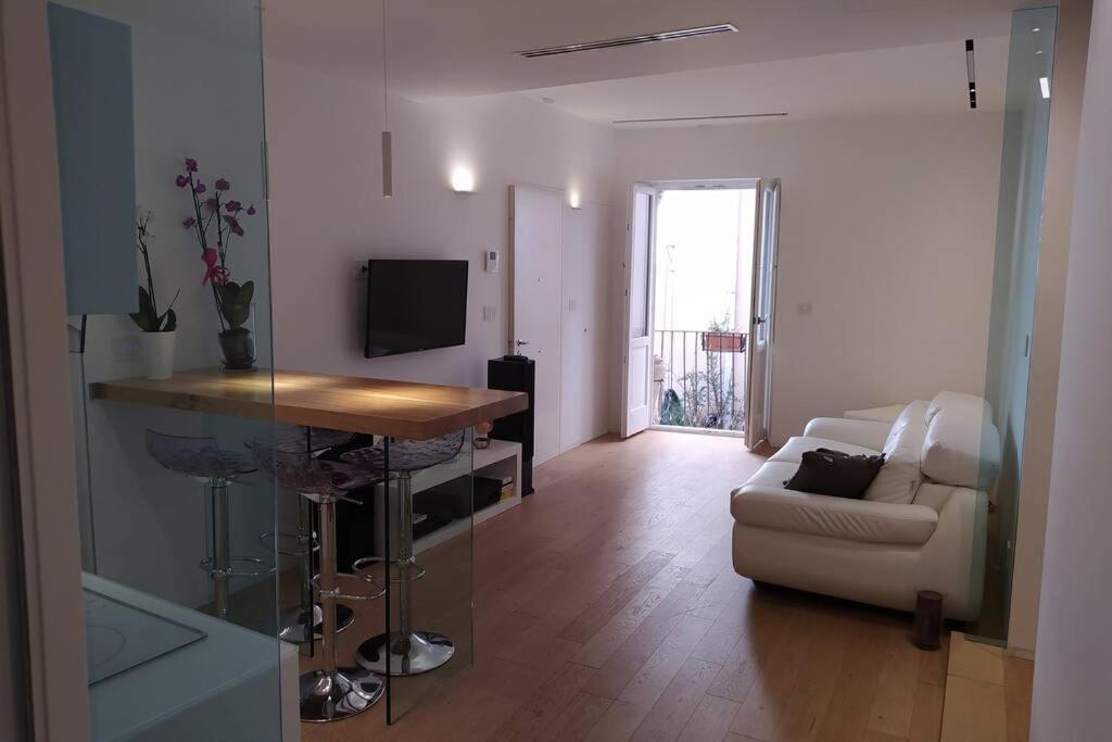 Casa Bianca - Luxury With Balcony In The City Centre 陶尔米纳 外观 照片